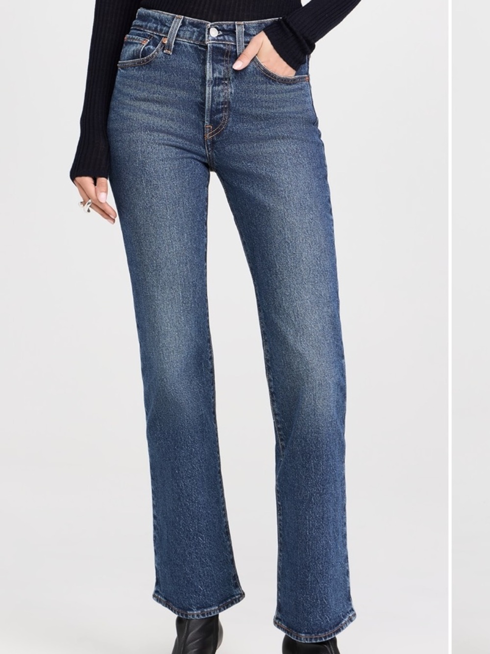 Levi's Women's Straight Leg Jeans in Medium Blue Wash